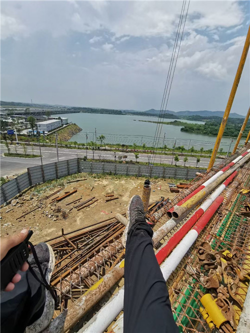 安新县作业中发生设备损坏或人员意外，责任怎么划分？